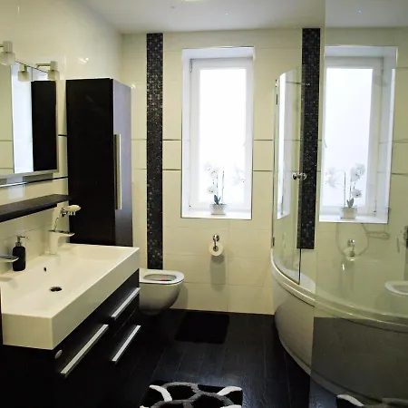 Center Luxury Split