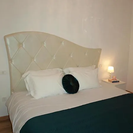 Center Luxury Apartment *
